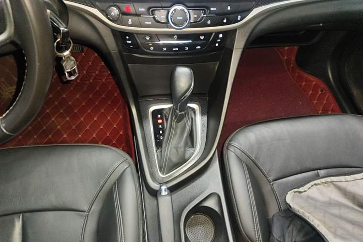 Used Buick GT 2019 18T Automatic Connected Elite Model China VI Standard Gear Lever