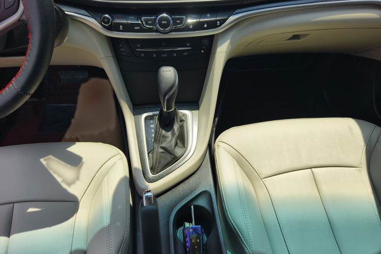 Used Buick GT 2019 15T Dual-Clutch Connected Elite Model China VI Gear Lever