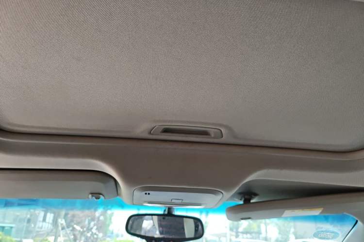 Used Buick GT 2019 15T Dual-Clutch Connected Elite Model China VI Headliner