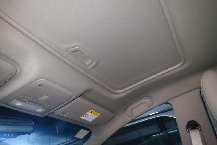 Used Buick GT 2019 15T Dual-Clutch Connected Elite Model China VI Headliner