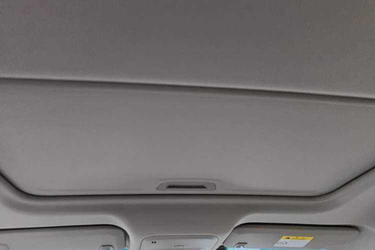 Used Buick GT 2019 15T Dual-Clutch Connected Elite Model China VI Headliner