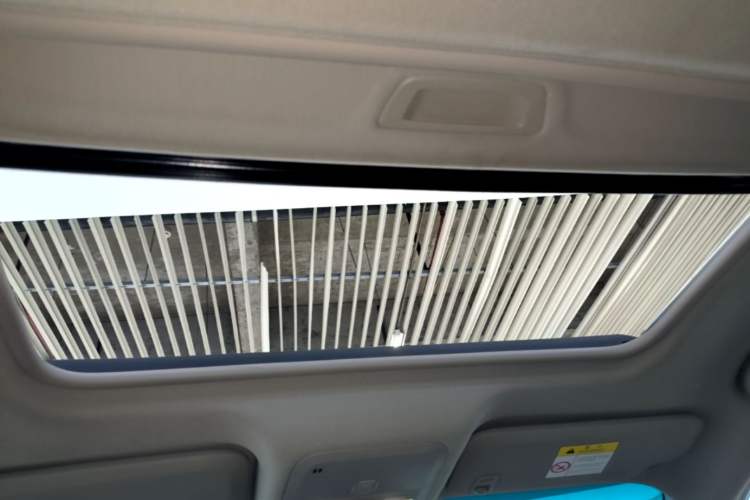 Used Buick GT 2019 15T Dual-Clutch Connected Elite Model China VI Headliner