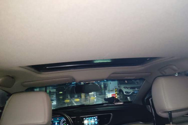 Used Buick GT 2019 15T Dual-Clutch Connected Elite Model China VI Headliner
