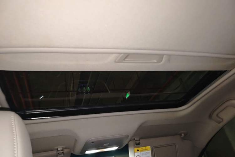 Used Buick GT 2019 15T Dual-Clutch Connected Elite Model China VI Headliner