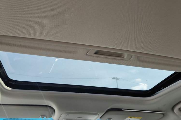 Used Buick GT 2019 15T Dual-Clutch Connected Elite Model China VI Headliner