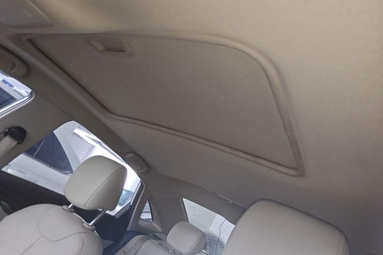 Used Buick GT 2019 15T Dual-Clutch Connected Elite Model China VI Headliner