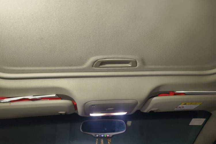 Used Buick GT 2019 15T Dual-Clutch Connected Elite Model China VI Headliner