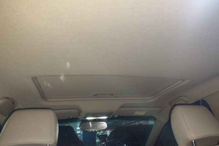 Used Buick GT 2019 15T Dual-Clutch Connected Elite Model China VI Headliner