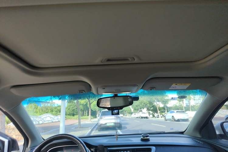 Used Buick GT 2019 15T Dual-Clutch Connected Elite Model China VI Headliner