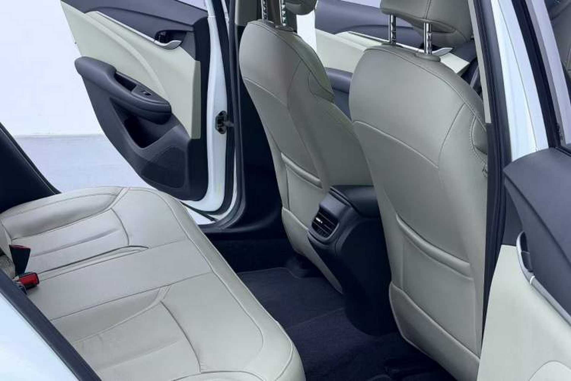 Used Buick GT 2019 15T Dual-Clutch Connected Elite Version China V Standard Interior 3