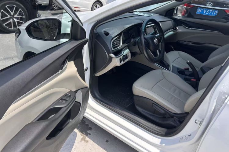 Used Buick GT 2019 15T Dual-Clutch Connected Elite Model China VI Interior 4