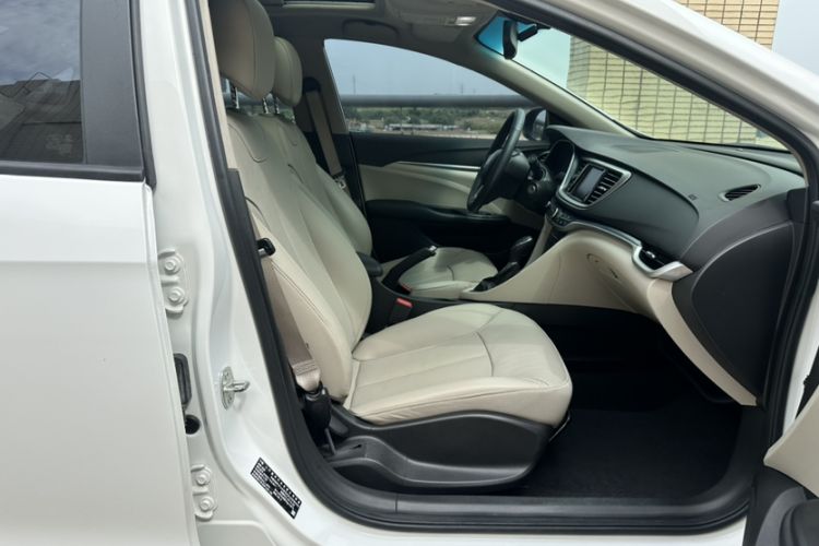 Used Buick GT 2019 15T Dual-Clutch Connected Elite Model China VI Interior 4