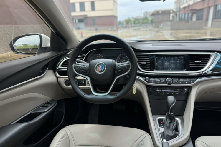 Used Buick GT 2019 15T Dual-Clutch Connected Elite Model China VI Interior 4