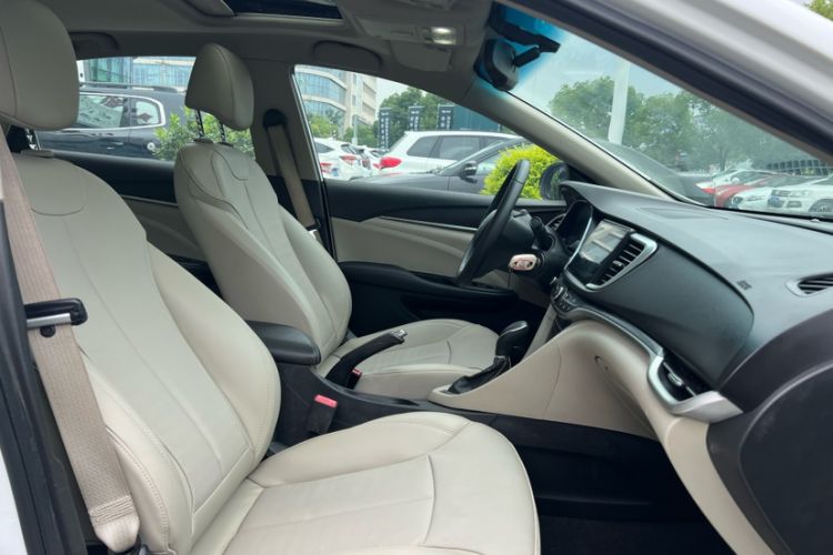 Used Buick GT 2019 15T Dual-Clutch Connected Elite Model China VI Interior 4