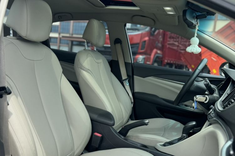 Used Buick GT 2019 15T Dual-Clutch Connected Elite Model China VI Interior 4