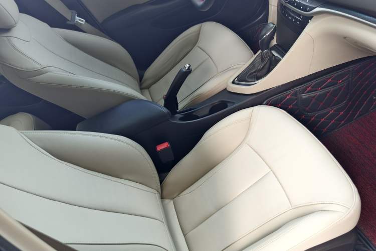 Used Buick GT 2019 15T Dual-Clutch Connected Elite Model China VI Interior 4