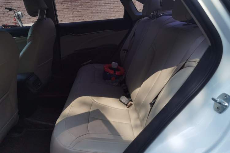 Used Buick GT 2019 15T Dual-Clutch Connected Elite Model China VI Interior 4