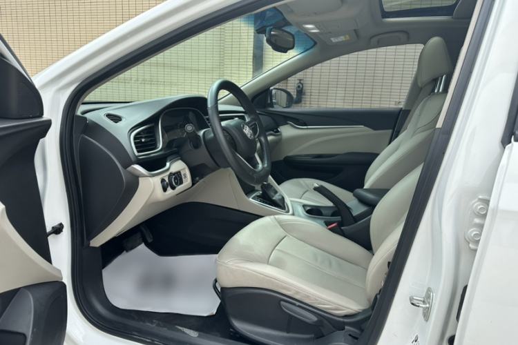 Used Buick GT 2019 15T Dual-Clutch Connected Elite Model China VI Interior 5