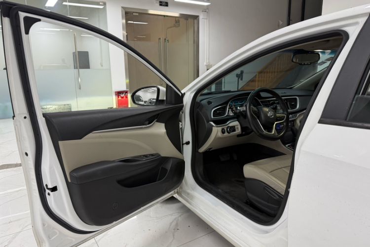 Used Buick GT 2019 15T Dual-Clutch Connected Elite Model China VI Interior 5