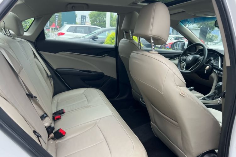 Used Buick GT 2019 15T Dual-Clutch Connected Elite Model China VI Interior 5