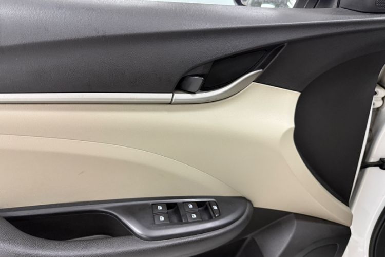 Used Buick GT 2019 15T Dual-Clutch Connected Elite Model China VI Interior 6