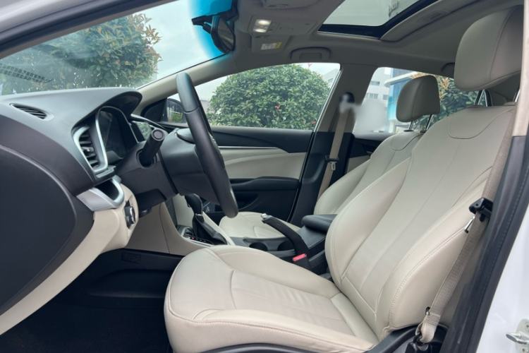 Used Buick GT 2019 15T Dual-Clutch Connected Elite Model China VI Interior 6