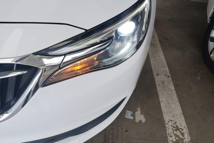Used Buick GT 2019 15T Dual-Clutch Connected Elite Model China VI Left Front Headlight