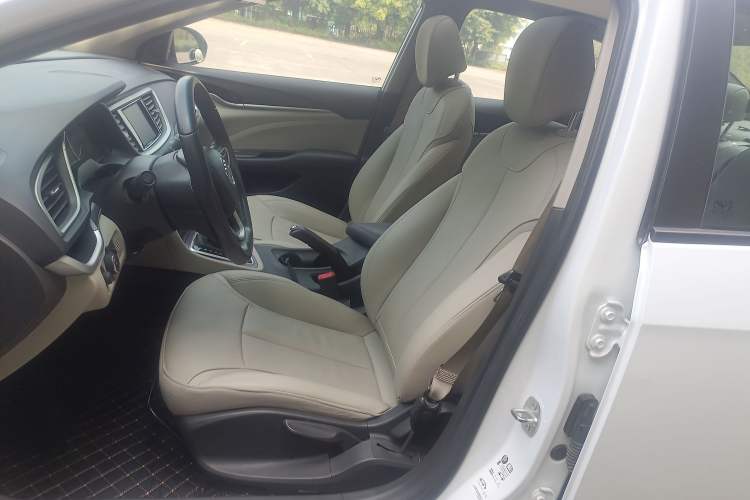 Used Buick GT 2019 15T Dual-Clutch Connected Elite Model China VI Left Front Seat