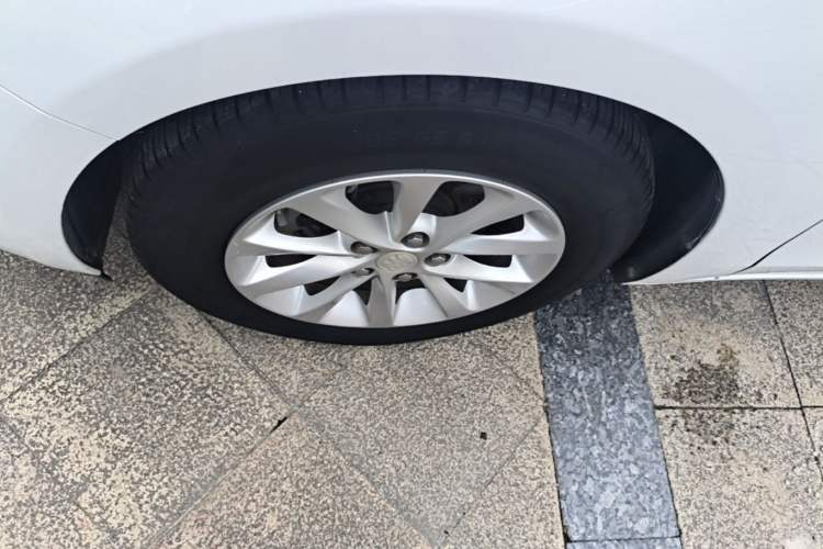 Used Buick GT 2019 15T Dual-Clutch Advanced Version China VI Standard Left Front Wheel Hub