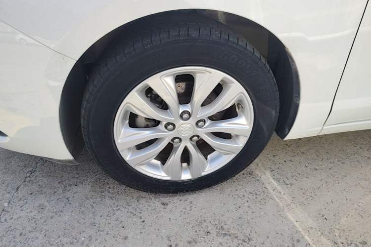 Used Buick GT 2019 15T Dual-Clutch Connected Elite Version China V Standard Left Front Wheel Hub