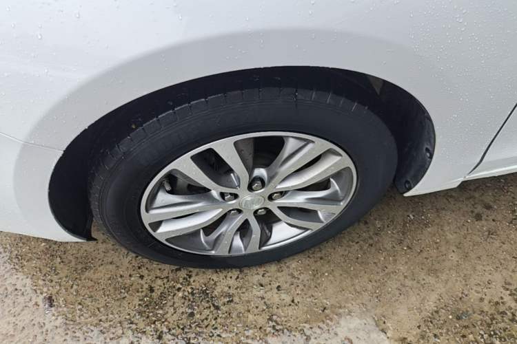 Used Buick GT 2019 18T Automatic Connected Elite Model China VI Standard Left Front Wheel Hub
