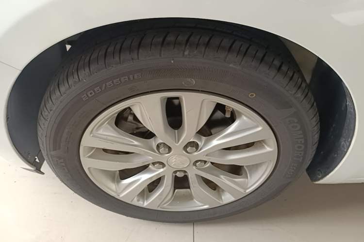Used Buick GT 2019 15T Dual-Clutch Connected Elite Model China VI Left Front Wheel Hub