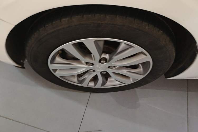 Used Buick GT 2019 18T Automatic Connected Elite Model China VI Standard Left Front Wheel Hub