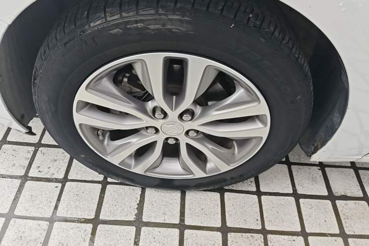 Used Buick GT 2019 18T Automatic Connected Elite Model China VI Standard Left Front Wheel Hub