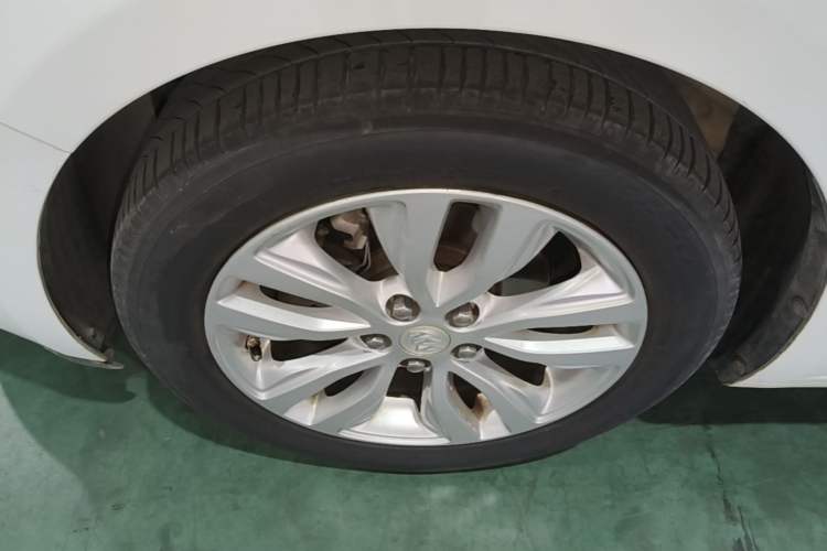 Used Buick GT 2019 15T Dual-Clutch Connected Elite Version China V Standard Left Front Wheel Hub