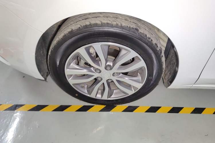 Used Buick GT 2019 18T Automatic Connected Elite Model China VI Standard Left Front Wheel Hub