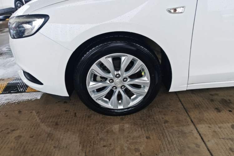 Used Buick GT 2019 15T Dual-Clutch Connected Elite Version China V Standard Left Front Wheel Hub