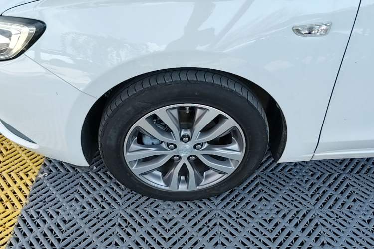 Used Buick GT 2019 18T Automatic Connected Elite Model China VI Standard Left Front Wheel Hub