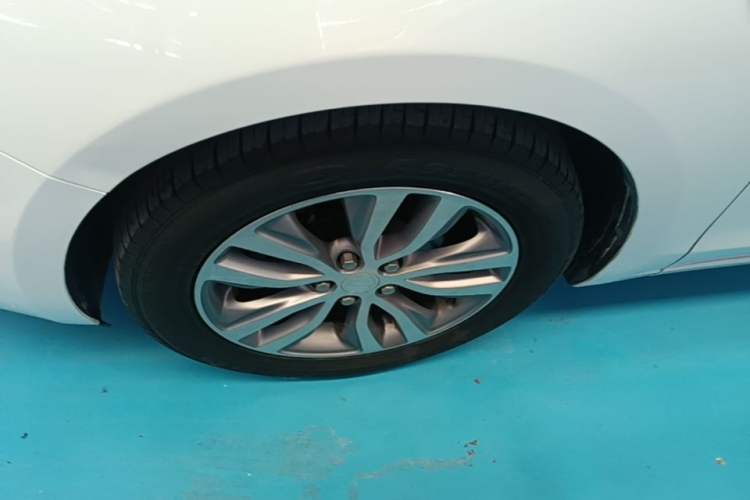 Used Buick GT 2019 18T Automatic Connected Elite Model China VI Standard Left Front Wheel Hub