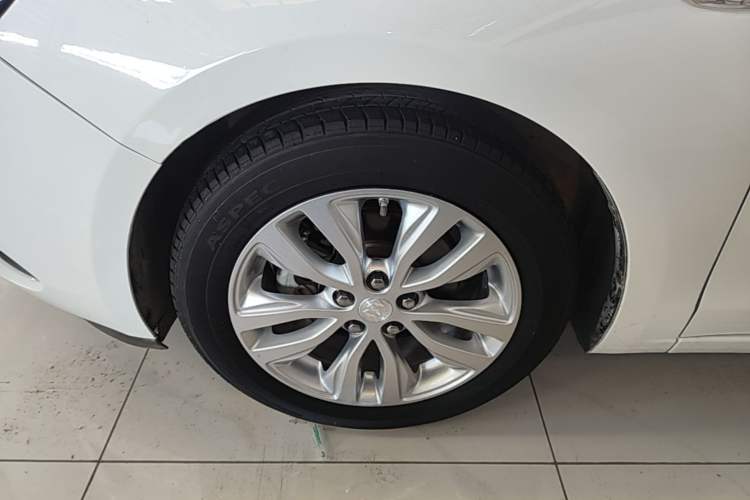 Used Buick GT 2019 15T Dual-Clutch Connected Elite Version China V Standard Left Front Wheel Hub
