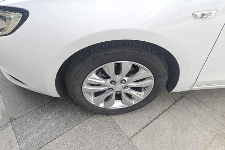 Used Buick GT 2019 15T Dual-Clutch Connected Elite Model China VI Left Front Wheel Hub
