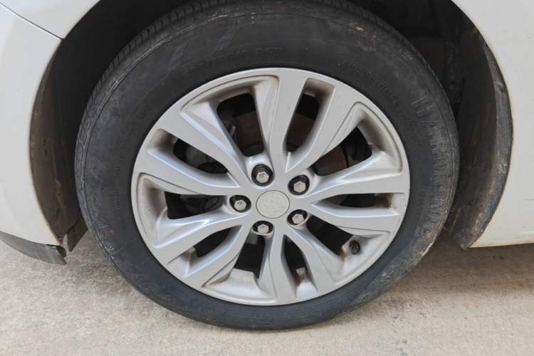 Used Buick GT 2019 15T Dual-Clutch Connected Elite Model China VI Left Front Wheel Hub