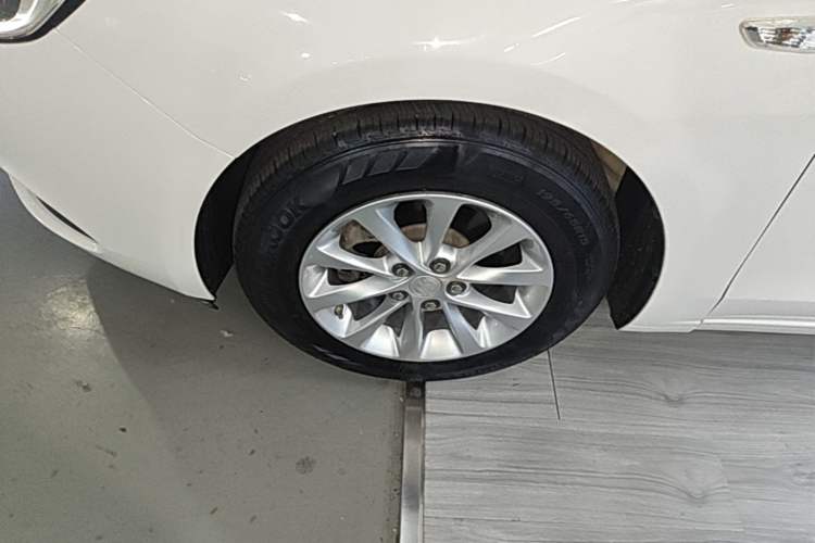 Used Buick GT 2019 15T Dual-Clutch Advanced Version China VI Standard Left Front Wheel Hub