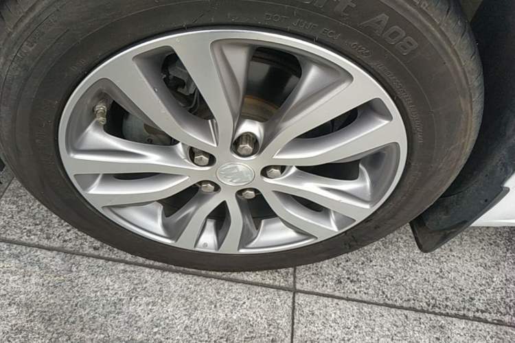 Used Buick GT 2019 18T Automatic Connected Elite Model China VI Standard Left Front Wheel Hub
