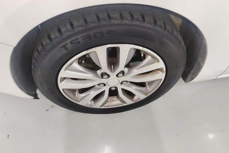 Used Buick GT 2019 18T Automatic Connected Elite Model China VI Standard Left Front Wheel Hub