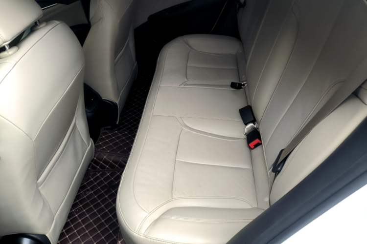 Used Buick GT 2019 15T Dual-Clutch Connected Elite Model China VI Left Rear Seat