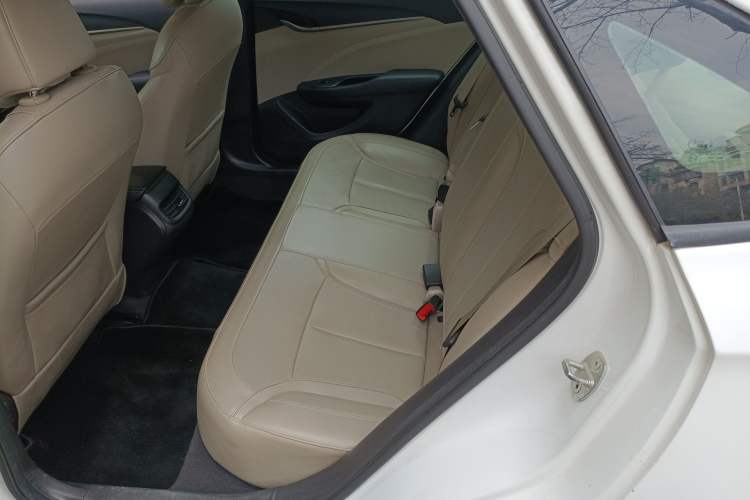 Used Buick GT 2019 15T Dual-Clutch Connected Elite Model China VI Left Rear Seat