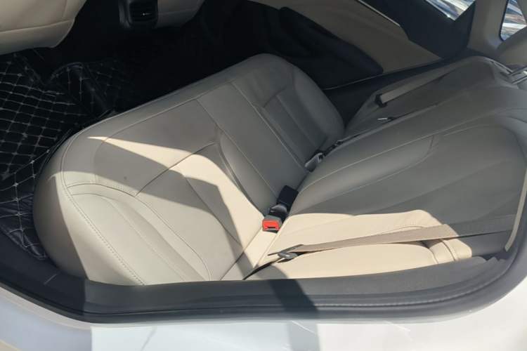 Used Buick GT 2019 15T Dual-Clutch Connected Elite Model China VI Left Rear Seat