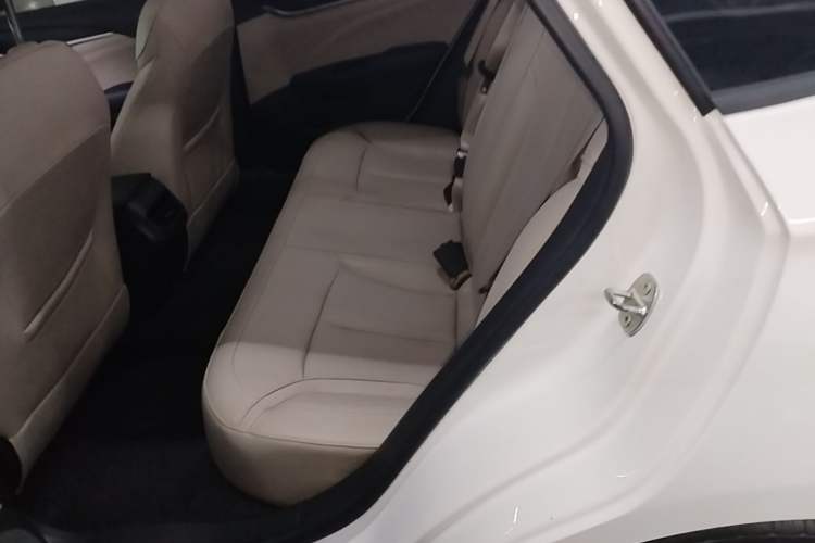 Used Buick GT 2019 15T Dual-Clutch Connected Elite Model China VI Left Rear Seat