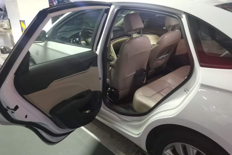 Used Buick GT 2019 15T Dual-Clutch Connected Elite Model China VI Left Rear Seat